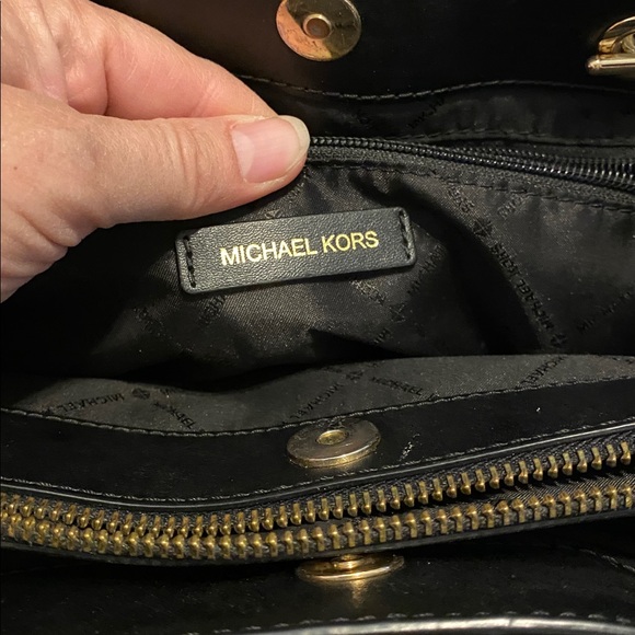 Michael Kors Black Shoulder Bag with Gold Chain - Picture 7 of 8